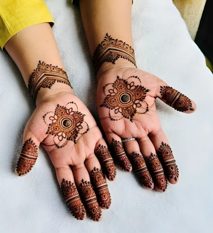 Mehndi World - Beautiful front hand mehndi design #arabic #mehndi #design # easy #henna #gorgeous #mahandi #beautiful #art #artist | Facebook