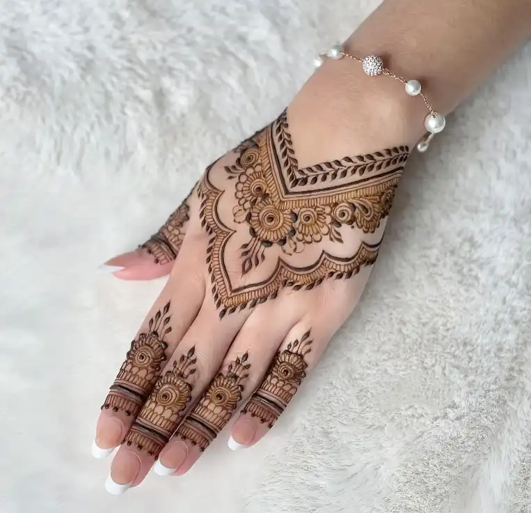 Cute Mehndi Design For Eid